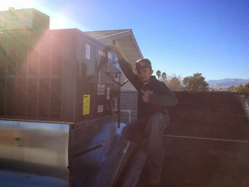HVAC technician performing Heat Pump Repair on a rooftop unit in Snoqualmie